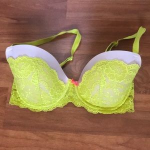 Victoria’s Secret 32 DD bra